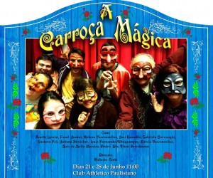 Elenco no palco da carroça mágica